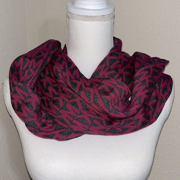 Michael Michael Kors Womens Logo Acrylic Infinity Scarf 60 x 9 Raspberry/Gray - Picture 4 of 8